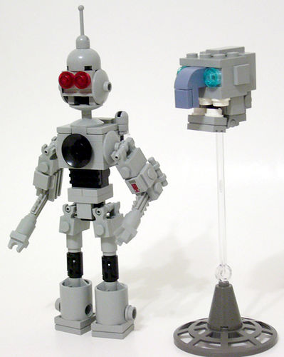 A robot and a robot head / tdeering